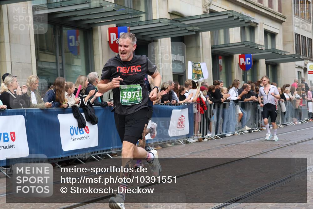 13.09.2026 - 21. swb-Marathon Bremen Strokosch-Dieckow http://msf.ph/oto/10391551 13.09.2026 13:06:48 Ziel 749, 1540, 1863, 3794, 3973, 4808, 6053, 7636, 7876, 8888, 8980, 9708, 9927, 508, 521, 788, 1009, 1770, 1921, 2832, 3127, 3910, 4574, 4777, 5238, 6784, 6951, 7590, 8580 meine-sportfotos.de