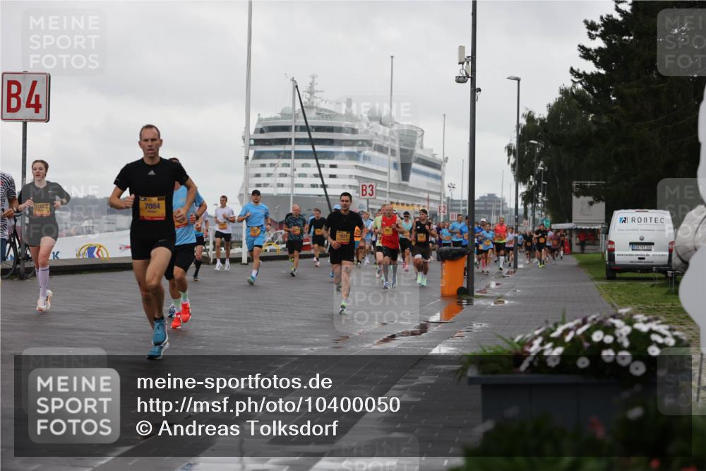 13.09.2026 - Kiel Lauf Andreas Tolksdorf http://msf.ph/oto/10400050 13.09.2026 10:57:39 Kiellinie 4, 11025, 7084, 7077, 3, 100 meine-sportfotos.de