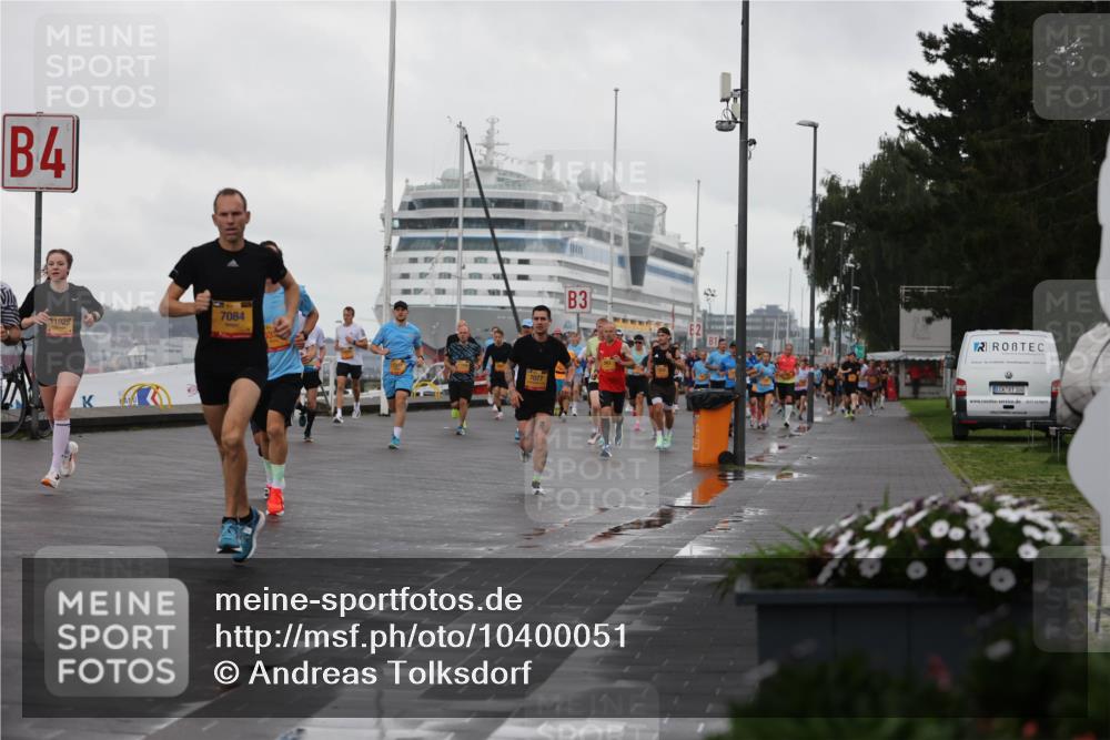 13.09.2026 - Kiel Lauf Andreas Tolksdorf http://msf.ph/oto/10400051 13.09.2026 10:57:39 Kiellinie 4, 11025, 7084, 7077, 3, 100 meine-sportfotos.de