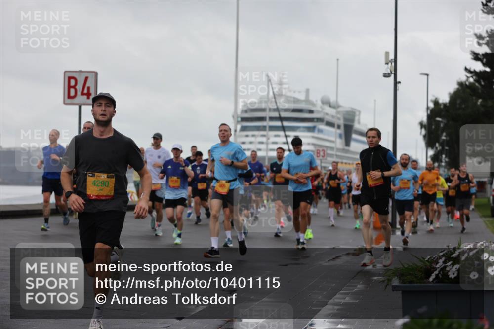 13.09.2026 - Kiel Lauf Andreas Tolksdorf http://msf.ph/oto/10401115 13.09.2026 10:58:56 Kiellinie 4, 38, 4290, 505, 83 meine-sportfotos.de