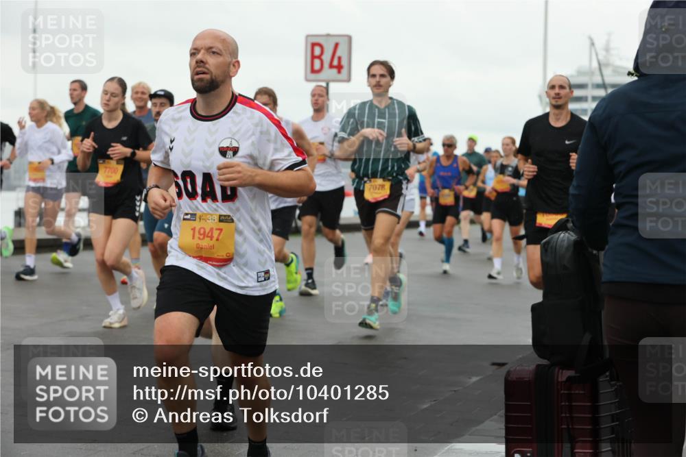 13.09.2026 - Kiel Lauf Andreas Tolksdorf http://msf.ph/oto/10401285 13.09.2026 10:59:25 Kiellinie 7700, 29, 1947, 4, 7078 meine-sportfotos.de