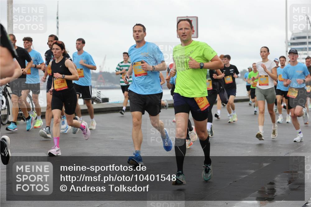 13.09.2026 - Kiel Lauf Andreas Tolksdorf http://msf.ph/oto/10401548 13.09.2026 10:59:42 Kiellinie 12292, 39, 12, 195, 428, 11452 meine-sportfotos.de