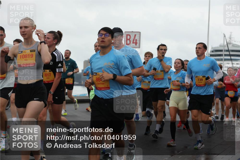 13.09.2026 - Kiel Lauf Andreas Tolksdorf http://msf.ph/oto/10401959 13.09.2026 11:00:35 Kiellinie 10819, 27, 39, 8017, 718, 4, 86, 739 meine-sportfotos.de