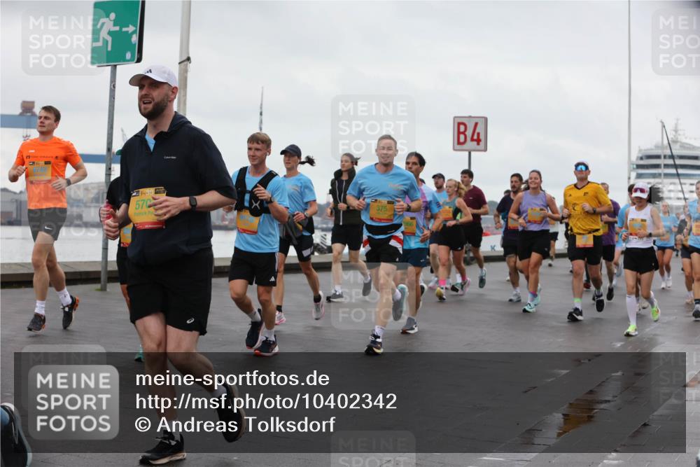 13.09.2026 - Kiel Lauf Andreas Tolksdorf http://msf.ph/oto/10402342 13.09.2026 11:01:15 Kiellinie 238, 570, 375, 966, 4 meine-sportfotos.de