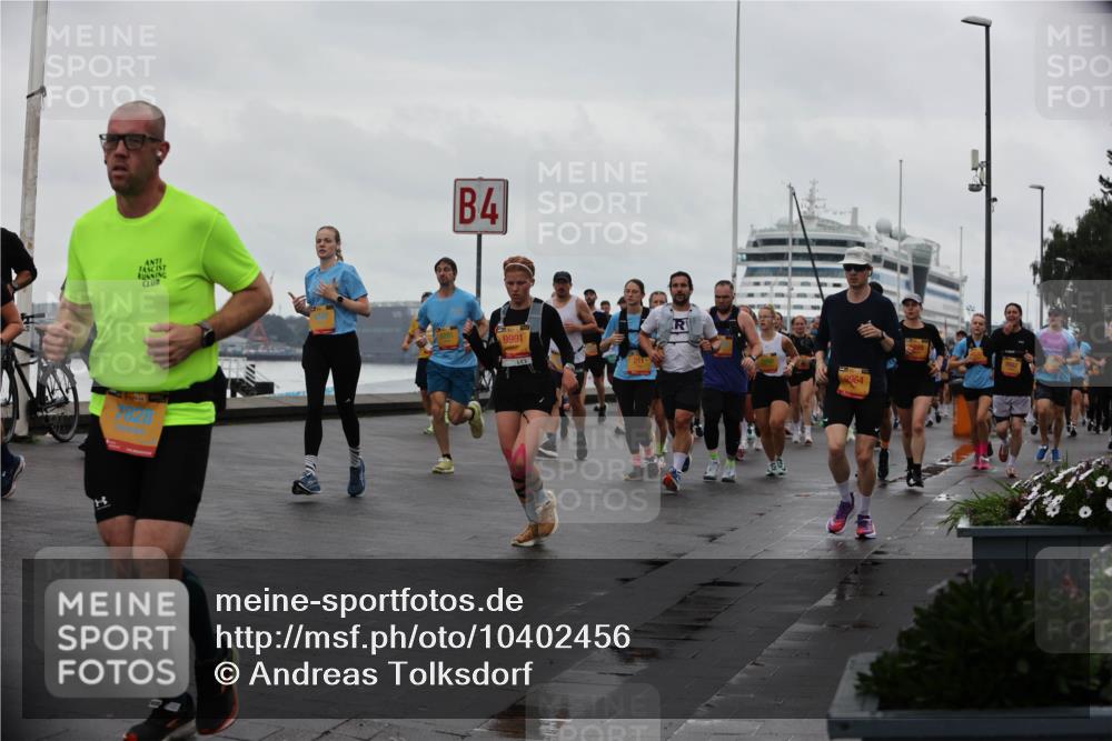 13.09.2026 - Kiel Lauf Andreas Tolksdorf http://msf.ph/oto/10402456 13.09.2026 11:01:29 Kiellinie 4, 9991, 9964, 92 meine-sportfotos.de