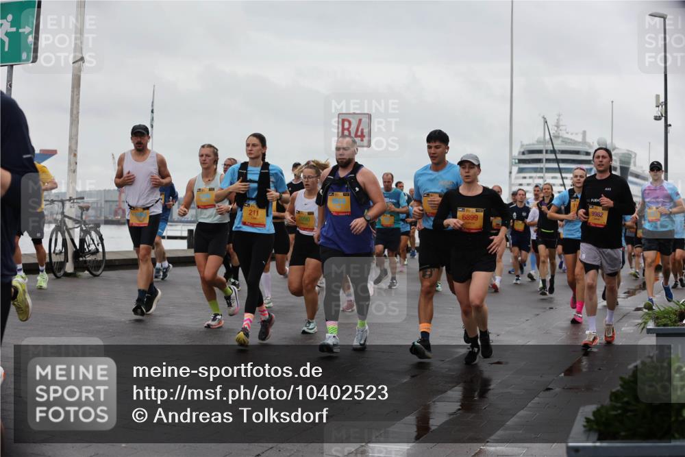 13.09.2026 - Kiel Lauf Andreas Tolksdorf http://msf.ph/oto/10402523 13.09.2026 11:01:32 Kiellinie 211, 2090, 4, 39, 6899, 9982 meine-sportfotos.de