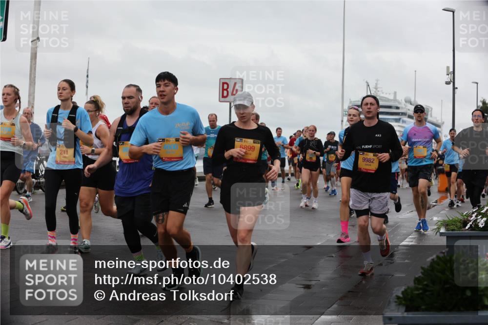 13.09.2026 - Kiel Lauf Andreas Tolksdorf http://msf.ph/oto/10402538 13.09.2026 11:01:33 Kiellinie 211, 38, 4600, 5, 38, 6899, 39, 9982 meine-sportfotos.de