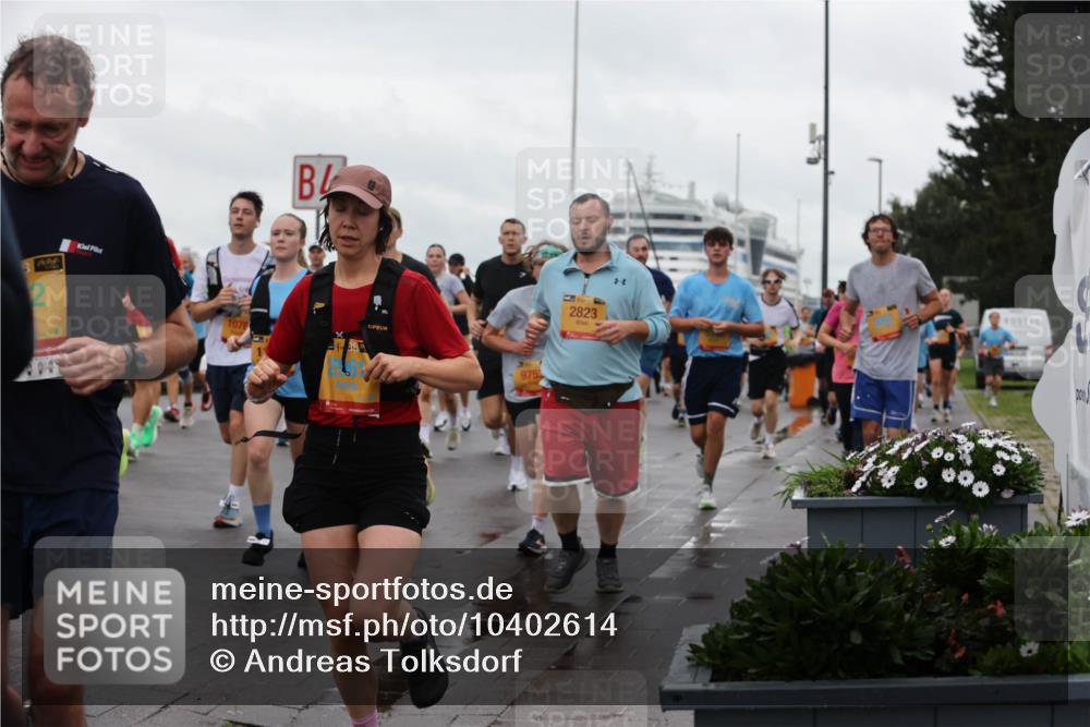 13.09.2026 - Kiel Lauf Andreas Tolksdorf http://msf.ph/oto/10402614 13.09.2026 11:01:41 Kiellinie 1076, 975, 2823 meine-sportfotos.de