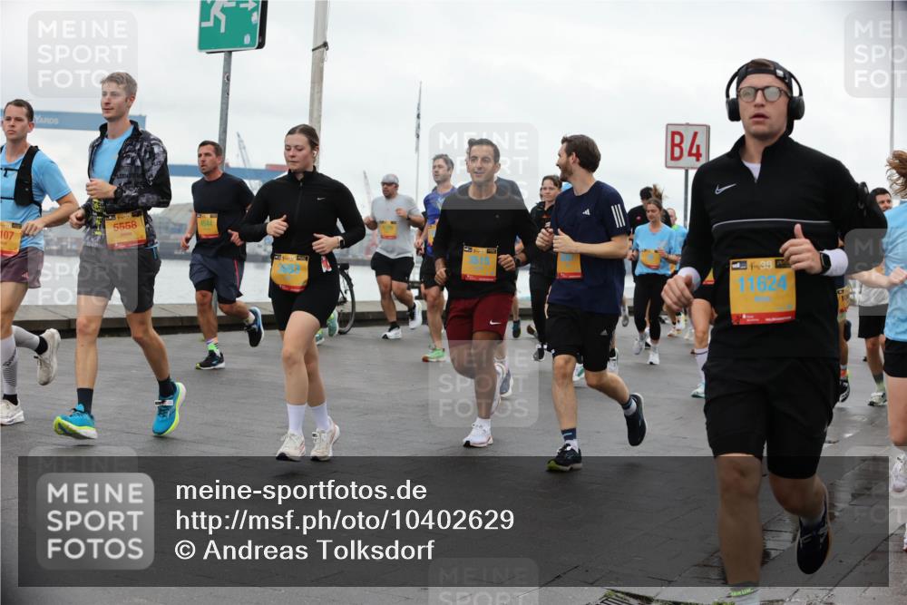 13.09.2026 - Kiel Lauf Andreas Tolksdorf http://msf.ph/oto/10402629 13.09.2026 11:01:48 Kiellinie 38, 4, 107, 5558, 4544, 38, 3515, 4, 394, 4, 38, 11624, 10 meine-sportfotos.de