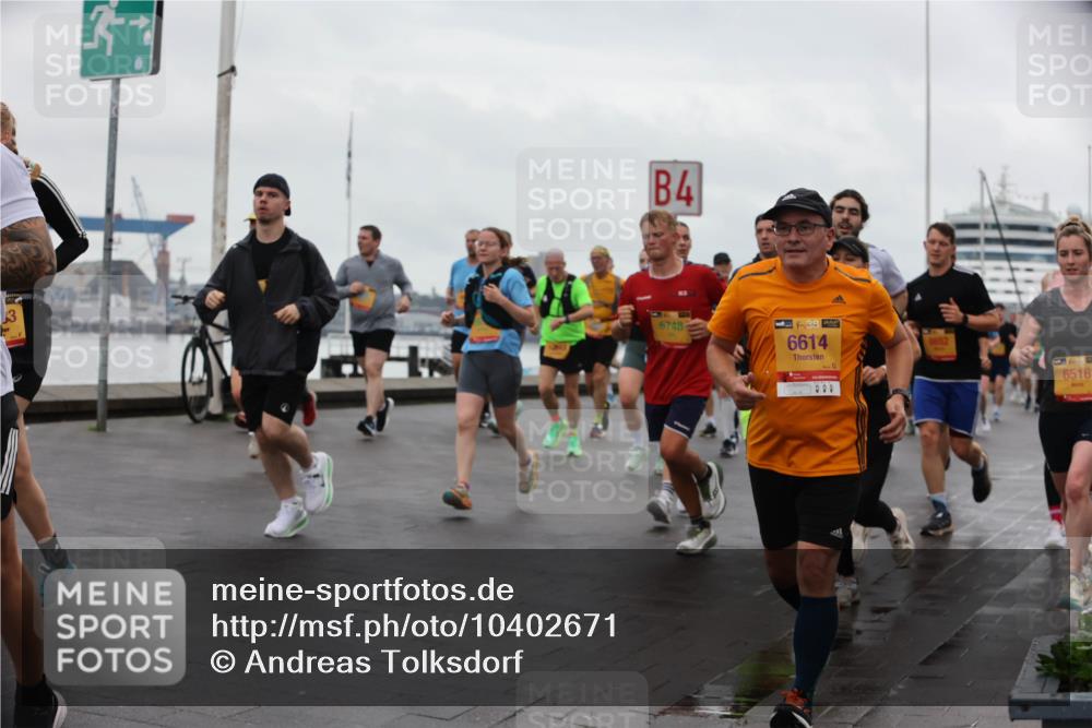 13.09.2026 - Kiel Lauf Andreas Tolksdorf http://msf.ph/oto/10402671 13.09.2026 11:02:01 Kiellinie 3, 4, 6748, 39, 6614, 6516 meine-sportfotos.de