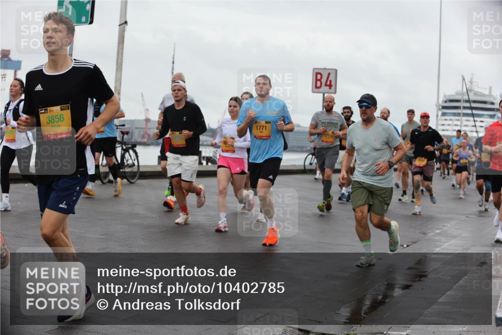 13.09.2026 - Kiel Lauf Andreas Tolksdorf http://msf.ph/oto/10402785 13.09.2026 11:02:19 Kiellinie 0429, 38, 3856, 1771, 4 meine-sportfotos.de