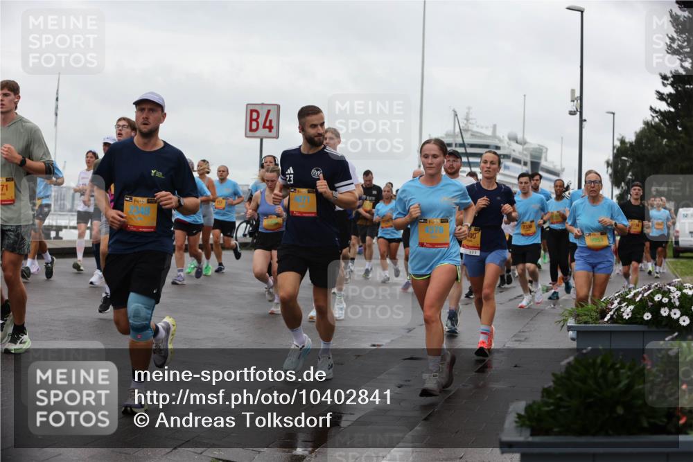 13.09.2026 - Kiel Lauf Andreas Tolksdorf http://msf.ph/oto/10402841 13.09.2026 11:02:24 Kiellinie 71, 39, 348, 4, 23, 7336, 4378, 400, 9953, 12 meine-sportfotos.de