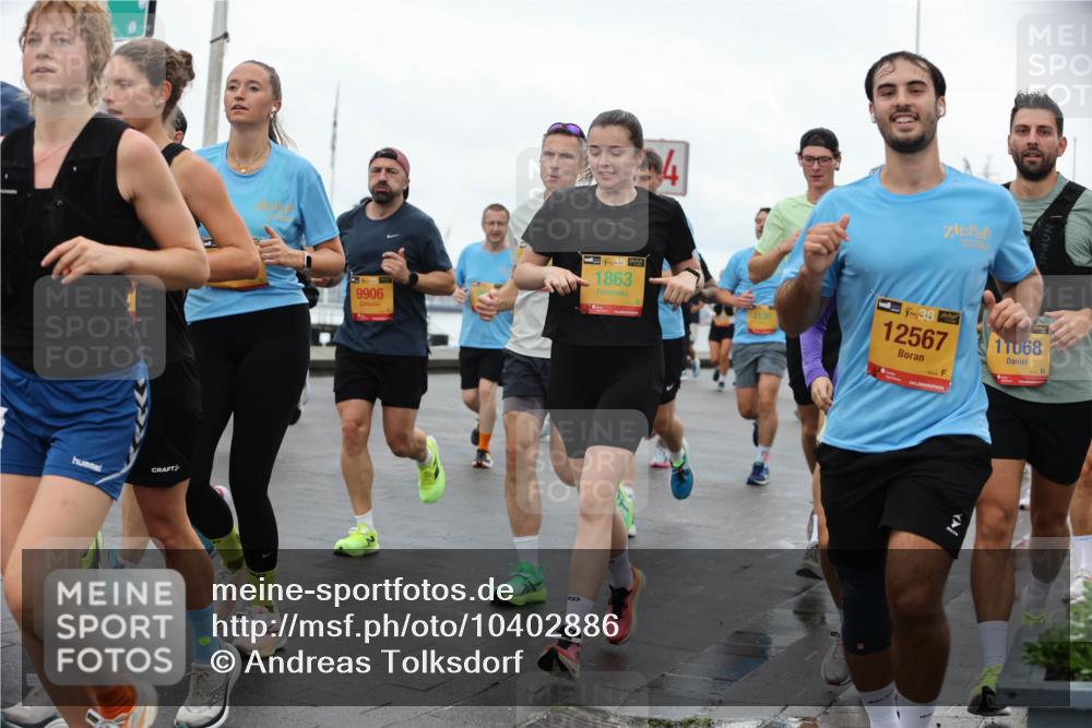 13.09.2026 - Kiel Lauf Andreas Tolksdorf http://msf.ph/oto/10402886 13.09.2026 11:02:32 Kiellinie 9906, 4, 38, 1863, 4130, 38, 12567, 11068 meine-sportfotos.de