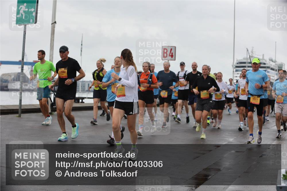13.09.2026 - Kiel Lauf Andreas Tolksdorf http://msf.ph/oto/10403306 13.09.2026 11:03:25 Kiellinie 12060, 32, 4593, 4, 1260, 6465, 3011 meine-sportfotos.de