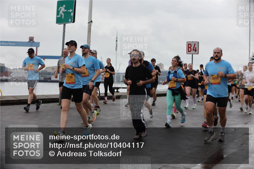 13.09.2026 - Kiel Lauf Andreas Tolksdorf http://msf.ph/oto/10404117 13.09.2026 11:04:31 Kiellinie 8350, 7159, 12717, 4, 14, 3, 3433 meine-sportfotos.de