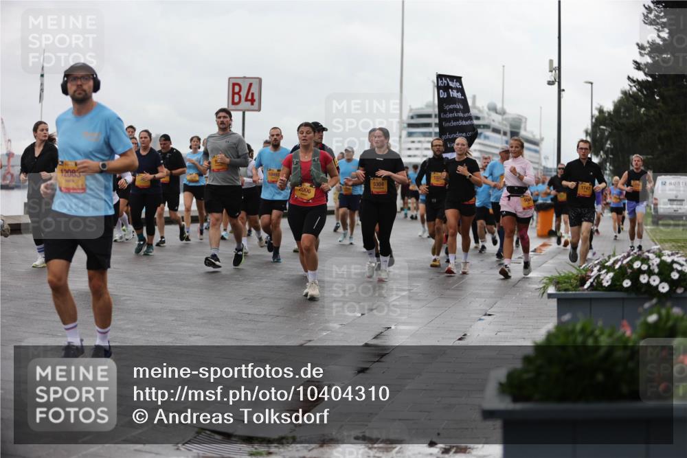 13.09.2026 - Kiel Lauf Andreas Tolksdorf http://msf.ph/oto/10404310 13.09.2026 11:05:02 Kiellinie 12083, 4, 10493, 2006, 5304, 1747 meine-sportfotos.de