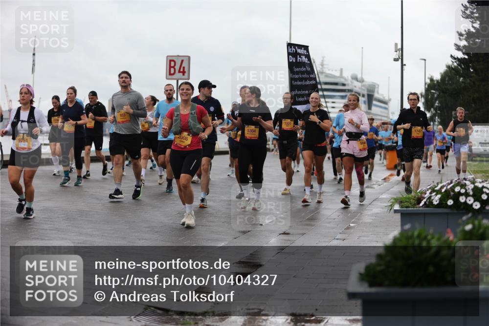 13.09.2026 - Kiel Lauf Andreas Tolksdorf http://msf.ph/oto/10404327 13.09.2026 11:05:03 Kiellinie 9751, 933, 4, 2006, 5304, 1320, 50, 1747 meine-sportfotos.de