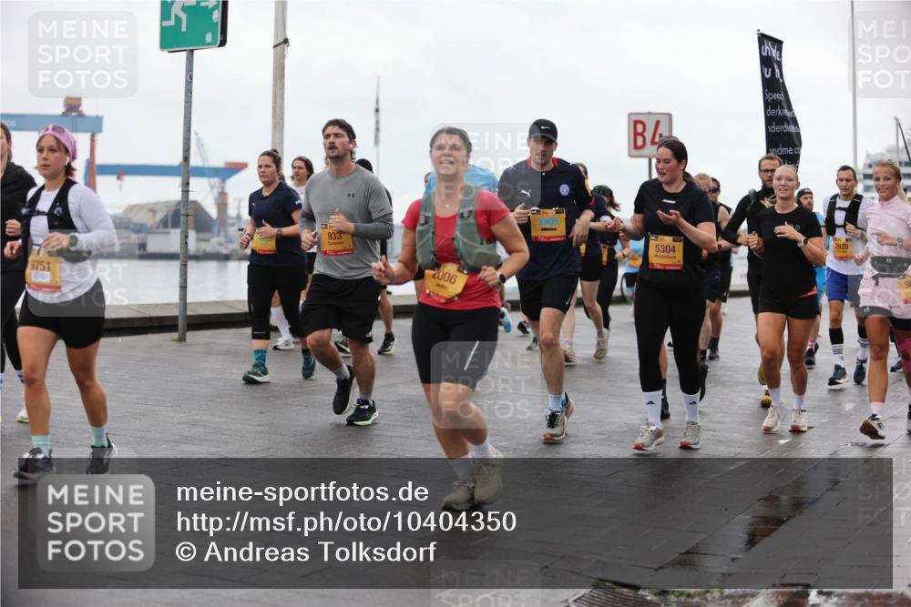 13.09.2026 - Kiel Lauf Andreas Tolksdorf http://msf.ph/oto/10404350 13.09.2026 11:05:04 Kiellinie 9751, 933, 2006, 5304, 2620 meine-sportfotos.de