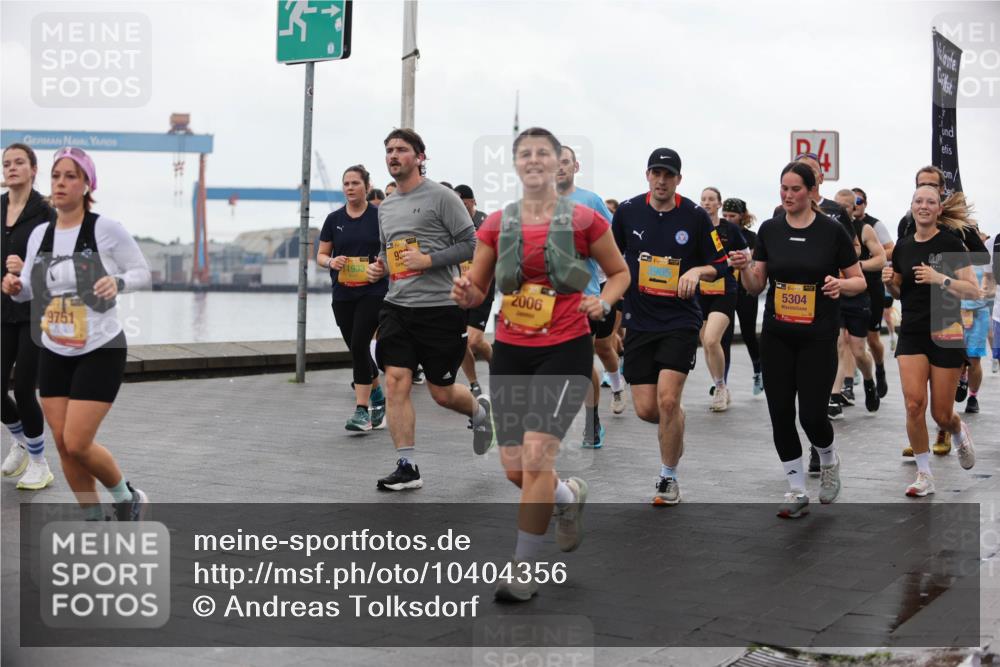 13.09.2026 - Kiel Lauf Andreas Tolksdorf http://msf.ph/oto/10404356 13.09.2026 11:05:05 Kiellinie 9751, 11933, 2006, 5304 meine-sportfotos.de