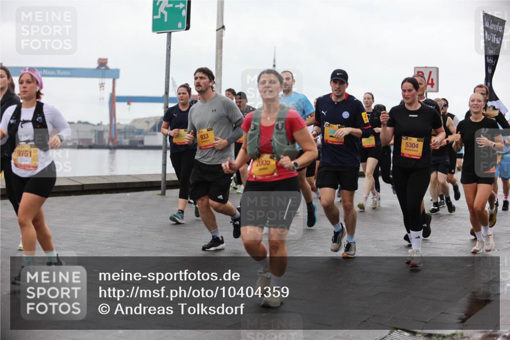 13.09.2026 - Kiel Lauf Andreas Tolksdorf http://msf.ph/oto/10404359 13.09.2026 11:05:05 Kiellinie 9751, 933, 2000, 5304 meine-sportfotos.de