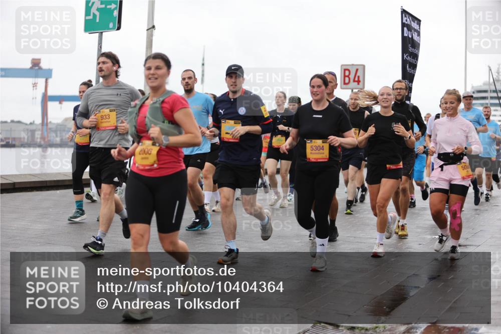 13.09.2026 - Kiel Lauf Andreas Tolksdorf http://msf.ph/oto/10404364 13.09.2026 11:05:05 Kiellinie 933, 2006, 5304, 4, 508 meine-sportfotos.de