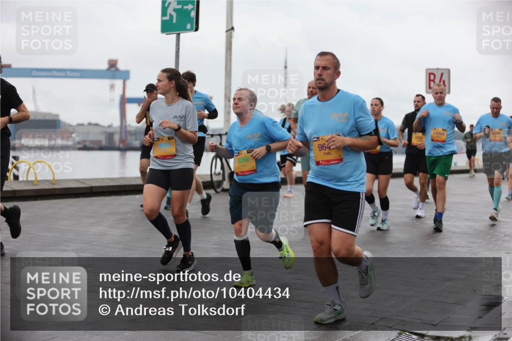 13.09.2026 - Kiel Lauf Andreas Tolksdorf http://msf.ph/oto/10404434 13.09.2026 11:05:15 Kiellinie 90661, 964, 3588, 5, 9099, 11044 meine-sportfotos.de