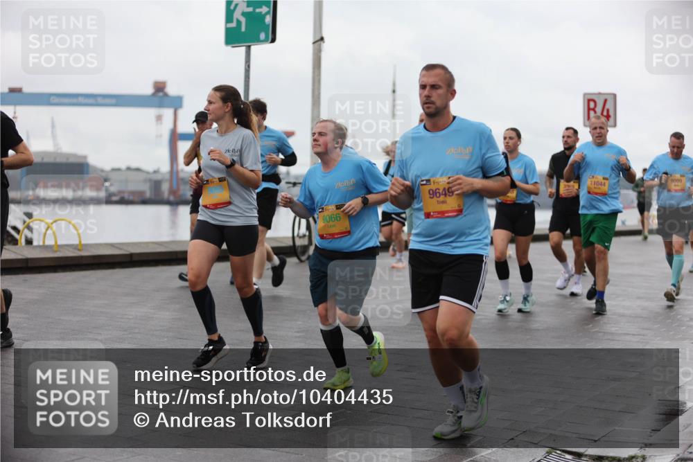 13.09.2026 - Kiel Lauf Andreas Tolksdorf http://msf.ph/oto/10404435 13.09.2026 11:05:15 Kiellinie 9065, 39, 9066, 9649, 4, 11044, 9099 meine-sportfotos.de