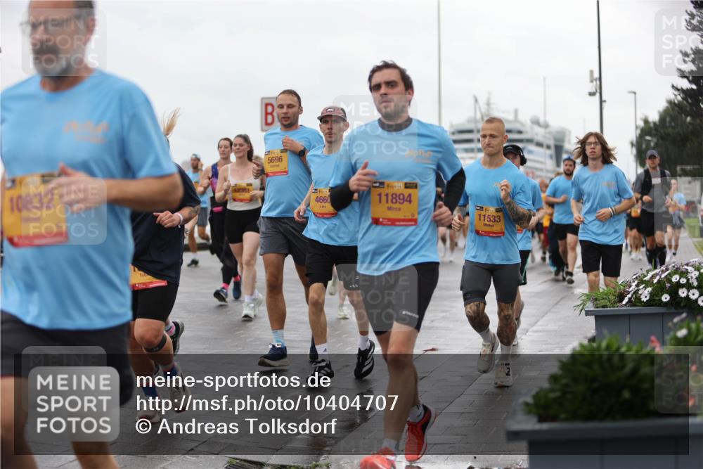13.09.2026 - Kiel Lauf Andreas Tolksdorf http://msf.ph/oto/10404707 13.09.2026 11:05:36 Kiellinie 10832, 5696, 38, 4660, 39, 11894, 11533 meine-sportfotos.de