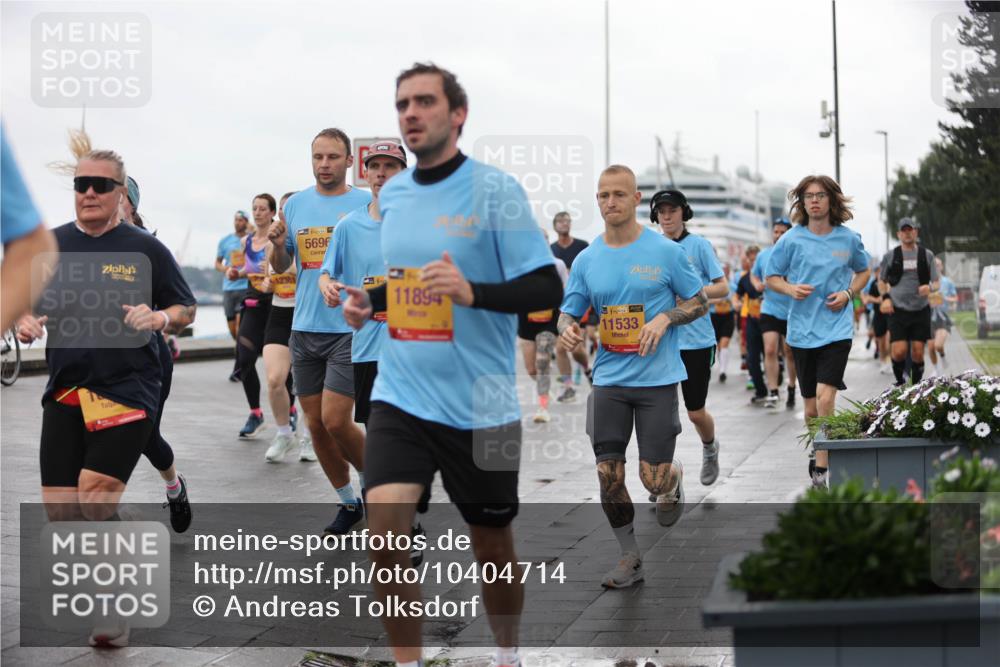 13.09.2026 - Kiel Lauf Andreas Tolksdorf http://msf.ph/oto/10404714 13.09.2026 11:05:36 Kiellinie 12381, 1, 39, 5696, 11894, 39, 11533 meine-sportfotos.de