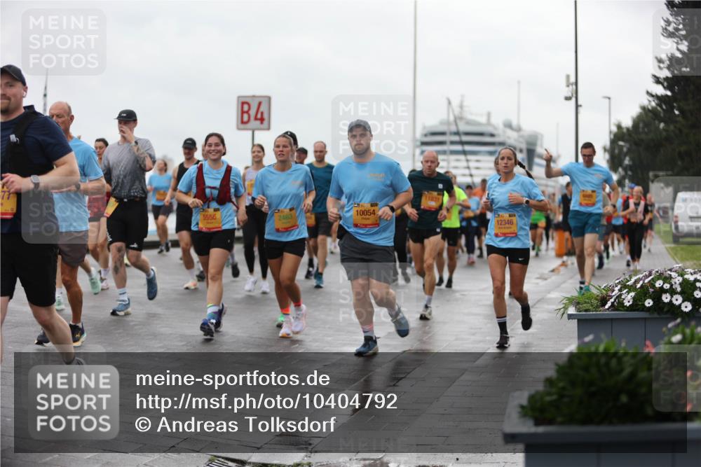 13.09.2026 - Kiel Lauf Andreas Tolksdorf http://msf.ph/oto/10404792 13.09.2026 11:05:48 Kiellinie 4, 77, 5556, 2463, 10054, 12346 meine-sportfotos.de