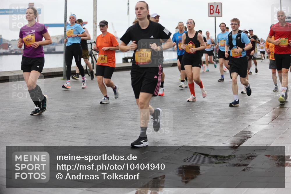 13.09.2026 - Kiel Lauf Andreas Tolksdorf http://msf.ph/oto/10404940 13.09.2026 11:06:09 Kiellinie 4285, 3016, 1394, 12411, 7178, 4, 9590 meine-sportfotos.de