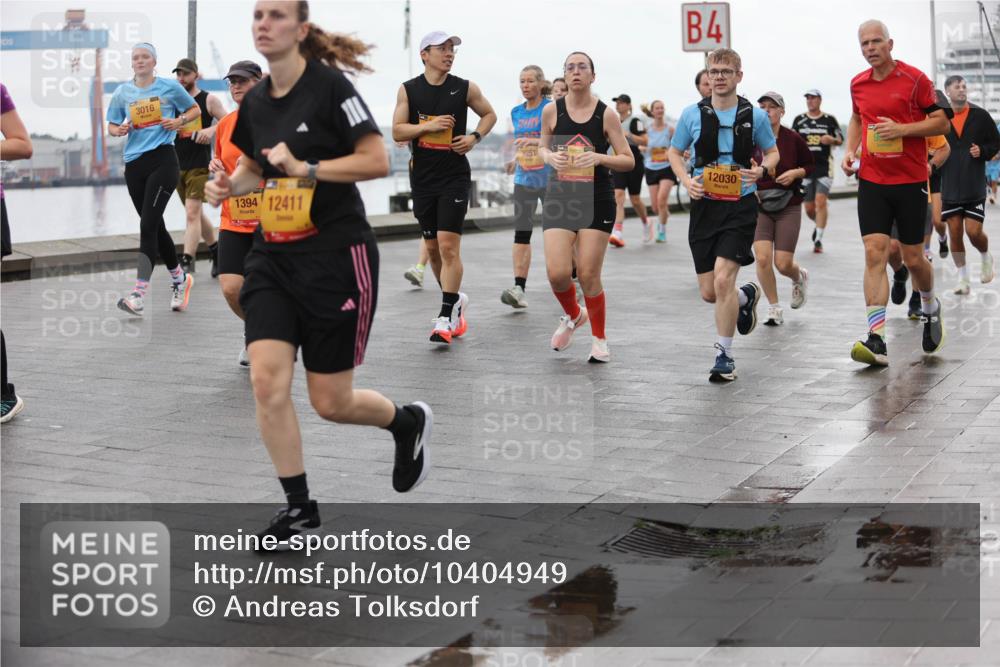 13.09.2026 - Kiel Lauf Andreas Tolksdorf http://msf.ph/oto/10404949 13.09.2026 11:06:09 Kiellinie 3016, 1394, 12411, 2351, 4, 12030 meine-sportfotos.de