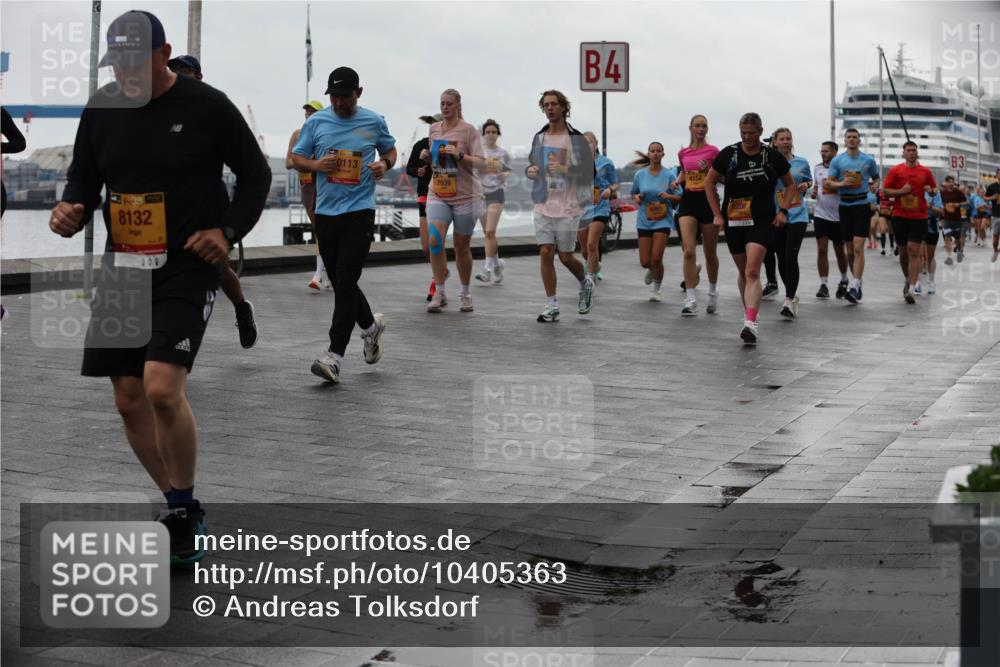 13.09.2026 - Kiel Lauf Andreas Tolksdorf http://msf.ph/oto/10405363 13.09.2026 11:06:48 Kiellinie 8132, 0113, 7039, 4, 4154, 3 meine-sportfotos.de