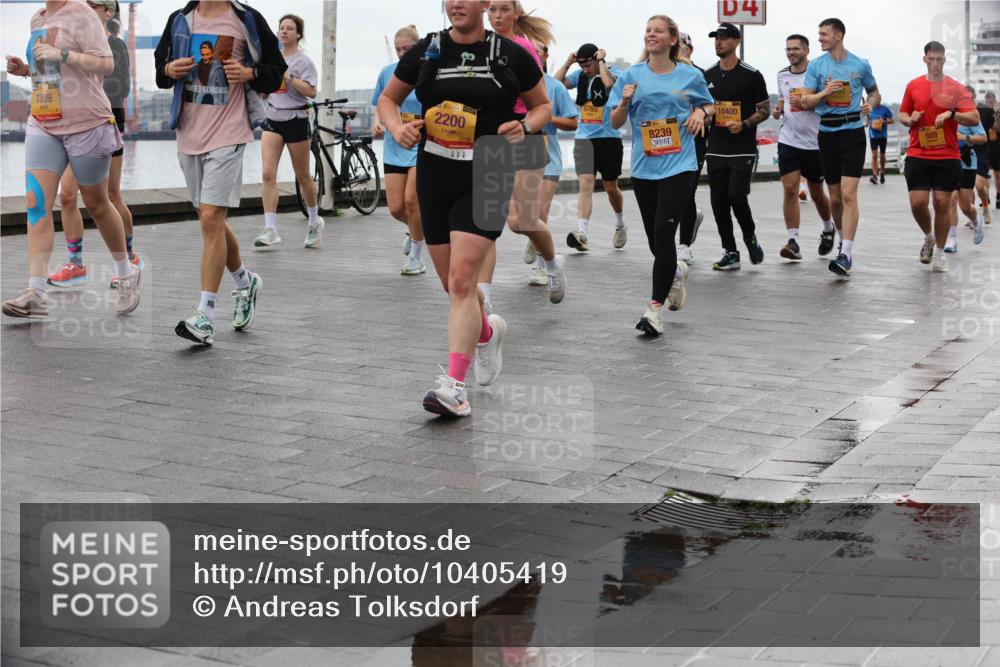 13.09.2026 - Kiel Lauf Andreas Tolksdorf http://msf.ph/oto/10405419 13.09.2026 11:06:52 Kiellinie 263, 7039, 2200, 1000, 6765, 8239, 4, 10400, 559 meine-sportfotos.de