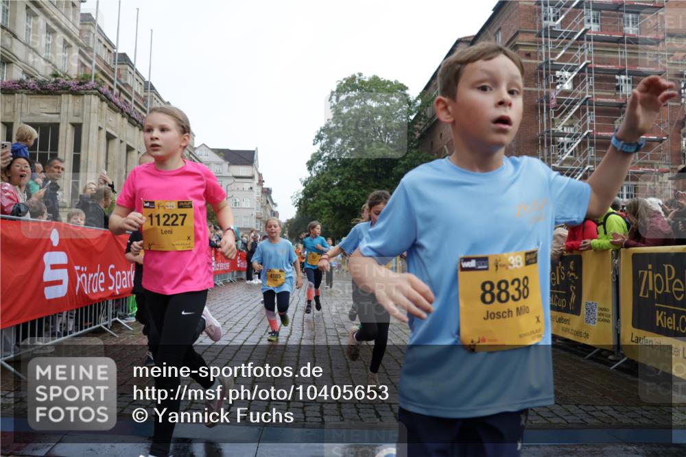 13.09.2026 - Kiel Lauf Yannick Fuchs http://msf.ph/oto/10405653 13.09.2026 08:57:34 Ziel 160, 406, 700, 1051, 1546, 1769, 2128, 2129, 2439, 4382, 4834, 5006, 5984, 6459, 7478, 7547, 7715, 9062, 9324, 9579, 10428, 10876, 11356, 2129, 2384, 3382, 3665, 4908, 5003, 5340, 5719, 5809, 7752, 8341, 9542, 10321, 10892, 11495, 11558, 12215, 12455, 12512, 57, 689, 1520, 1714, 2326, 3020, 3359, 3375, 3691, 4182, 4185, 4321, 4383, 5093, 5219, 5244, 5666, 5733, 5762, 5765, 5895, 6056, 7058, 7604, 7608, 7609, 8668, 8838, 9870, 9872, 10847, 10889, 11227, 81, 2384 meine-sportfotos.de