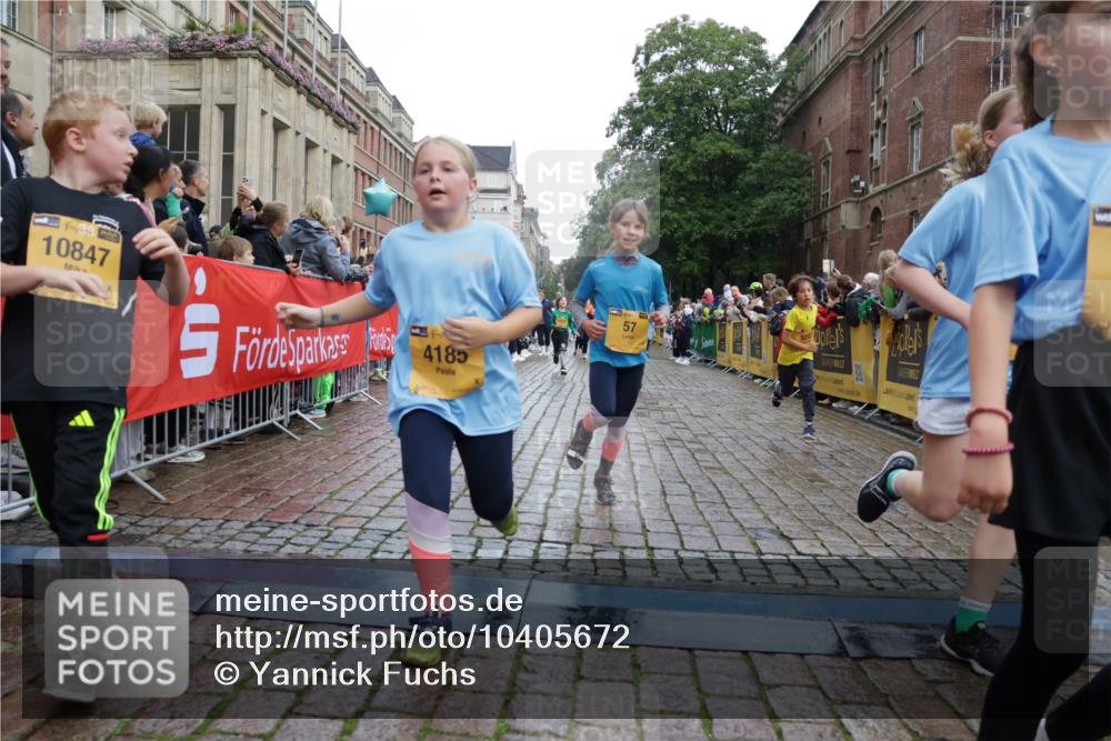 13.09.2026 - Kiel Lauf Yannick Fuchs http://msf.ph/oto/10405672 13.09.2026 08:57:36 Ziel 160, 406, 689, 1051, 1546, 1714, 1769, 2439, 4382, 4383, 4834, 5006, 5244, 5762, 5765, 5984, 6459, 7478, 7547, 7608, 7715, 9062, 9324, 9579, 10428, 10876, 11176, 11356, 700, 2128, 2129, 2384, 3382, 3665, 5003, 5340, 5719, 5809, 7478, 7752, 8341, 9542, 10321, 10892, 11558, 12215, 12455, 12512, 57, 1520, 2326, 2964, 3020, 3359, 3375, 3691, 4182, 4185, 4321, 5093, 5219, 5666, 5733, 5895, 6056, 7058, 7604, 7609, 8668, 8838, 9582, 9870, 9872, 10847, 10889, 11227, 81, 2384 meine-sportfotos.de