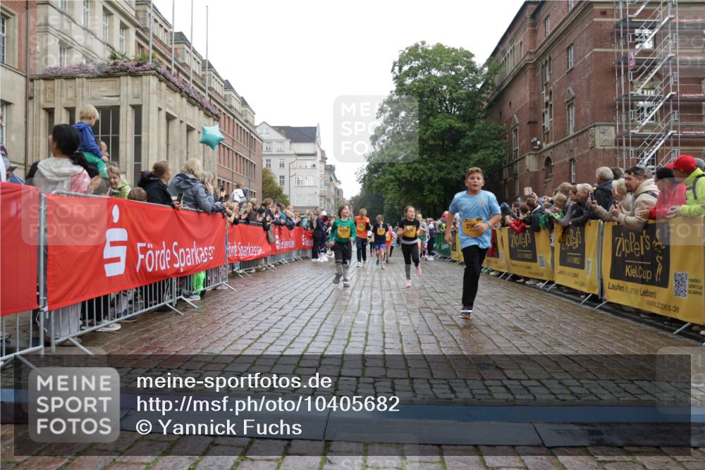 13.09.2026 - Kiel Lauf Yannick Fuchs http://msf.ph/oto/10405682 13.09.2026 08:57:38 Ziel 160, 406, 689, 1051, 1546, 1714, 1769, 2439, 3359, 3375, 4321, 4382, 4383, 5006, 5219, 5244, 5762, 5765, 5984, 6459, 7547, 7608, 7609, 7715, 9062, 9324, 9579, 10428, 10876, 11176, 11356, 700, 1769, 2128, 2129, 3382, 3665, 4834, 5003, 5340, 5719, 5809, 7478, 8341, 9542, 10321, 10892, 12215, 12512, 57, 1520, 2326, 2964, 3020, 3691, 4025, 4182, 4185, 5093, 5666, 5733, 5895, 6056, 7058, 7604, 8668, 8674, 8675, 8682, 8838, 9085, 9582, 9870, 9872, 10847, 10889, 11227, 2384 meine-sportfotos.de