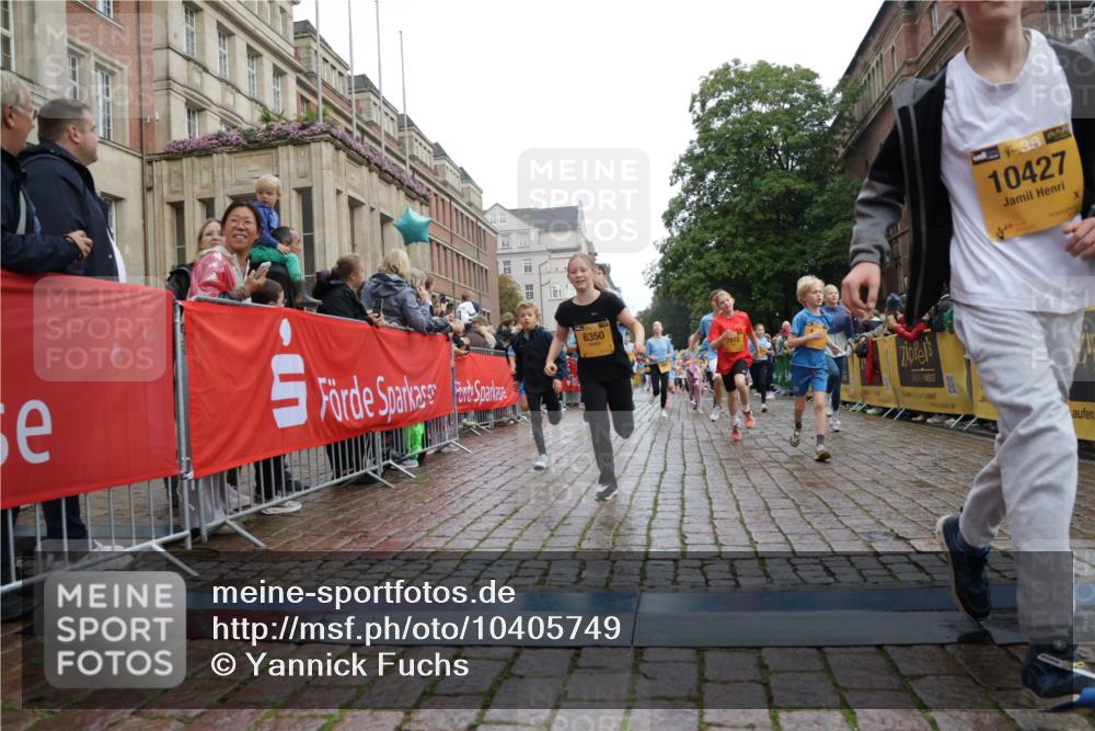 13.09.2026 - Kiel Lauf Yannick Fuchs http://msf.ph/oto/10405749 13.09.2026 08:57:47 Ziel 57, 689, 1051, 1520, 1714, 2439, 3020, 3359, 3375, 3691, 4182, 4185, 4321, 4382, 4383, 5219, 5244, 5666, 5733, 5762, 5765, 5895, 6056, 7058, 7547, 7604, 7608, 7609, 8668, 8838, 9324, 9870, 9872, 10428, 10847, 10889, 11176, 11227, 11339, 11640, 11860, 12157, 160, 406, 700, 1051, 1546, 1769, 2128, 2129, 3382, 4834, 5006, 5984, 6459, 7478, 7715, 9062, 9579, 10321, 10876, 10892, 11356, 1462, 1791, 2326, 2964, 3567, 3891, 4025, 5093, 8674, 8675, 8682, 9085, 9582 meine-sportfotos.de