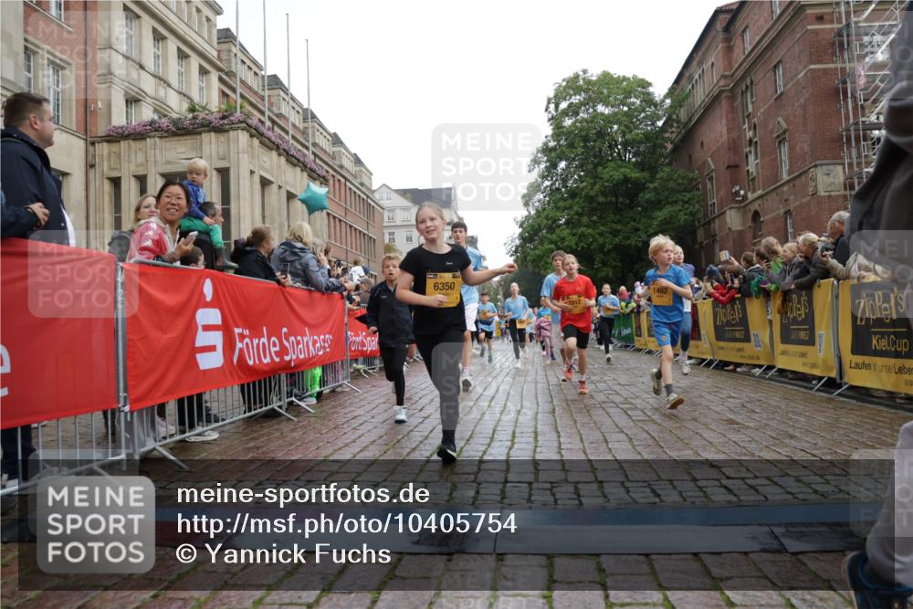 13.09.2026 - Kiel Lauf Yannick Fuchs http://msf.ph/oto/10405754 13.09.2026 08:57:47 Ziel 57, 689, 1051, 1520, 1714, 2439, 3020, 3359, 3375, 3691, 4182, 4185, 4321, 4382, 4383, 5219, 5244, 5666, 5733, 5762, 5765, 5895, 6056, 7058, 7547, 7604, 7608, 7609, 8668, 8838, 9324, 9870, 9872, 10428, 10847, 10889, 11176, 11227, 11339, 11640, 11860, 12157, 160, 406, 700, 1051, 1546, 1769, 2128, 2129, 3382, 4834, 5006, 5984, 6459, 7478, 7715, 9062, 9579, 10321, 10876, 10892, 11356, 1462, 1791, 2326, 2964, 3567, 3891, 4025, 5093, 8674, 8675, 8682, 9085, 9582 meine-sportfotos.de