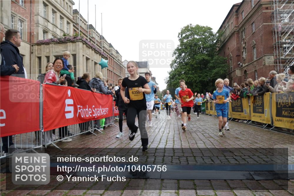 13.09.2026 - Kiel Lauf Yannick Fuchs http://msf.ph/oto/10405756 13.09.2026 08:57:47 Ziel 57, 689, 1051, 1520, 1714, 2439, 3020, 3359, 3375, 3691, 4182, 4185, 4321, 4382, 4383, 5219, 5244, 5666, 5733, 5762, 5765, 5895, 6056, 7058, 7547, 7604, 7608, 7609, 8668, 8838, 9324, 9870, 9872, 10428, 10847, 10889, 11176, 11227, 11339, 11640, 11860, 12157, 160, 406, 700, 1051, 1546, 1769, 2128, 2129, 3382, 4834, 5006, 5984, 6459, 7478, 7715, 9062, 9579, 10321, 10876, 10892, 11356, 1462, 1791, 2326, 2964, 3567, 3891, 4025, 5093, 8674, 8675, 8682, 9085, 9582 meine-sportfotos.de