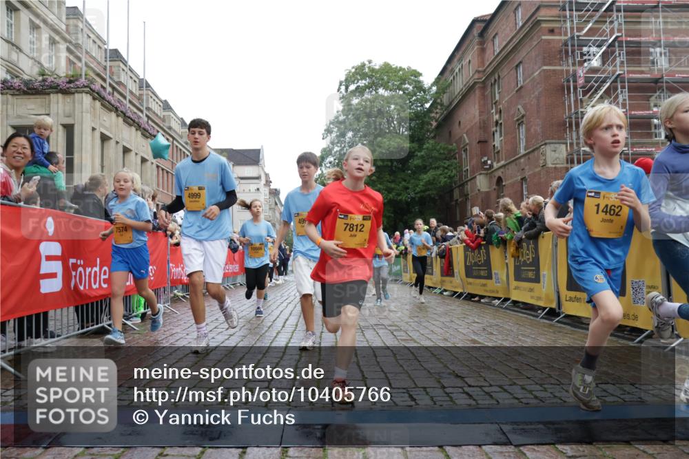 13.09.2026 - Kiel Lauf Yannick Fuchs http://msf.ph/oto/10405766 13.09.2026 08:57:48 Ziel 57, 689, 1520, 1714, 2326, 2439, 3020, 3359, 3375, 3691, 4182, 4185, 4321, 4382, 4383, 5093, 5219, 5244, 5666, 5733, 5762, 5765, 5895, 6056, 7058, 7547, 7604, 7608, 7609, 8668, 8838, 9324, 9870, 9872, 10847, 10889, 11176, 11227, 11339, 11640, 11860, 12157, 160, 406, 700, 1051, 1546, 1769, 2128, 2129, 3382, 4834, 5006, 5984, 6459, 7478, 7715, 9062, 9324, 9579, 10876, 10892, 11356, 1462, 1791, 2908, 2964, 3567, 3891, 4025, 8674, 8675, 8682, 9085, 9582 meine-sportfotos.de