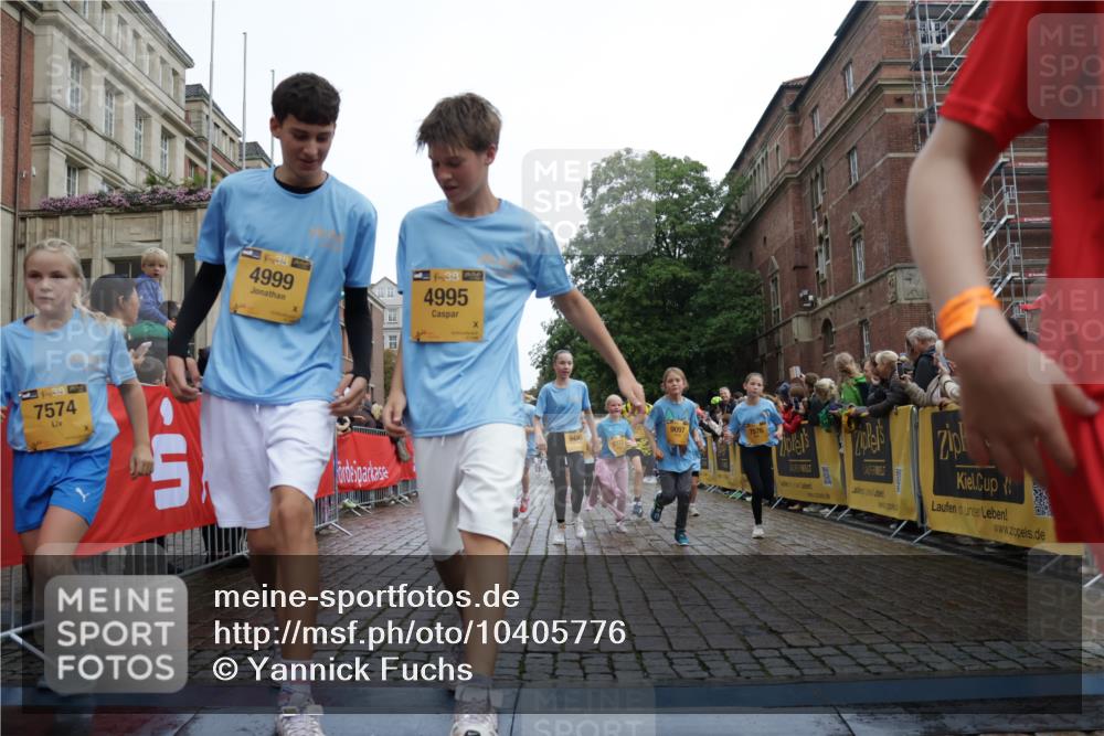 13.09.2026 - Kiel Lauf Yannick Fuchs http://msf.ph/oto/10405776 13.09.2026 08:57:49 Ziel 57, 689, 1520, 1714, 2326, 2439, 3020, 3359, 3375, 3691, 4182, 4185, 4321, 4382, 4383, 5093, 5219, 5244, 5666, 5733, 5762, 5765, 5895, 6056, 7058, 7547, 7604, 7608, 7609, 8668, 8838, 9870, 9872, 10847, 10889, 11176, 11227, 11339, 11640, 11860, 12157, 160, 406, 700, 1051, 1546, 1769, 2128, 2129, 2439, 3382, 4382, 4834, 5006, 5984, 6459, 7478, 7547, 7715, 9062, 9324, 9579, 10876, 10892, 11356, 1462, 1791, 2908, 2964, 3567, 3891, 4025, 8674, 8675, 8682, 9085, 9582 meine-sportfotos.de
