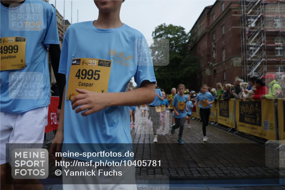 13.09.2026 - Kiel Lauf Yannick Fuchs http://msf.ph/oto/10405781 13.09.2026 08:57:50 Ziel 57, 689, 1520, 1714, 2326, 2964, 3020, 3359, 3375, 3691, 4182, 4185, 4321, 4383, 5093, 5219, 5244, 5666, 5733, 5762, 5765, 5895, 6056, 7058, 7604, 7608, 7609, 8668, 8838, 9870, 9872, 10847, 10889, 11176, 11227, 11339, 11640, 11860, 12157, 160, 406, 689, 700, 1051, 1546, 1714, 1769, 2128, 2129, 2439, 3382, 4382, 4383, 4834, 5006, 5762, 5765, 5984, 6459, 7478, 7547, 7715, 9062, 9324, 9579, 10876, 10892, 11356, 1462, 1791, 2908, 3567, 3891, 4025, 8674, 8675, 8682, 9085, 9582 meine-sportfotos.de
