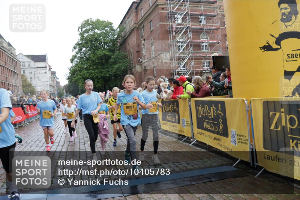 13.09.2026 - Kiel Lauf Yannick Fuchs http://msf.ph/oto/10405783 13.09.2026 08:57:51 Ziel 57, 1520, 2326, 2964, 3020, 3359, 3375, 3691, 4182, 4185, 4321, 5093, 5219, 5244, 5666, 5733, 5895, 6056, 7058, 7604, 7608, 7609, 8668, 8838, 9582, 9870, 9872, 10757, 10847, 10889, 11176, 11227, 11339, 11640, 11860, 12157, 160, 406, 689, 700, 1051, 1546, 1714, 1769, 2128, 2129, 2439, 3382, 4382, 4383, 4834, 5006, 5244, 5762, 5765, 5984, 6459, 7478, 7547, 7608, 7715, 9062, 9324, 9579, 10876, 10892, 11356, 1462, 1791, 2908, 3567, 3891, 4025, 8674, 8675, 8682, 9085 meine-sportfotos.de