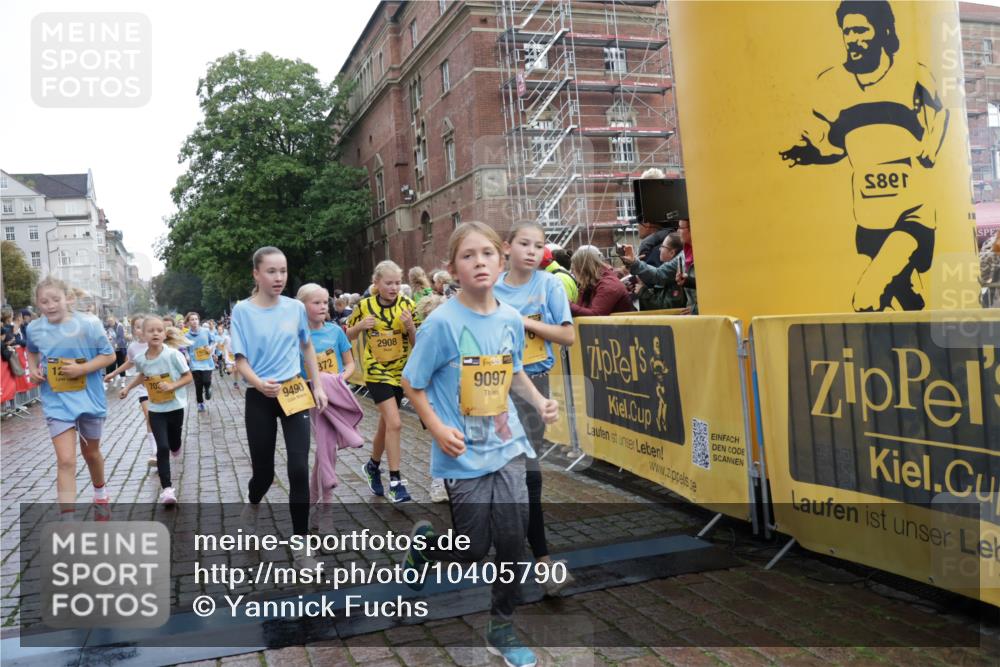 13.09.2026 - Kiel Lauf Yannick Fuchs http://msf.ph/oto/10405790 13.09.2026 08:57:51 Ziel 57, 1520, 2326, 2964, 3020, 3359, 3375, 3691, 4182, 4185, 4321, 5093, 5219, 5244, 5666, 5733, 5895, 6056, 7058, 7604, 7608, 7609, 8668, 8838, 9582, 9870, 9872, 10757, 10847, 10889, 11176, 11227, 11339, 11640, 11860, 12157, 160, 406, 689, 700, 1051, 1546, 1714, 1769, 2128, 2129, 2439, 3382, 4382, 4383, 4834, 5006, 5244, 5762, 5765, 5984, 6459, 7478, 7547, 7608, 7715, 9062, 9324, 9579, 10876, 10892, 11356, 1462, 1791, 2908, 3567, 3891, 4025, 8674, 8675, 8682, 9085 meine-sportfotos.de