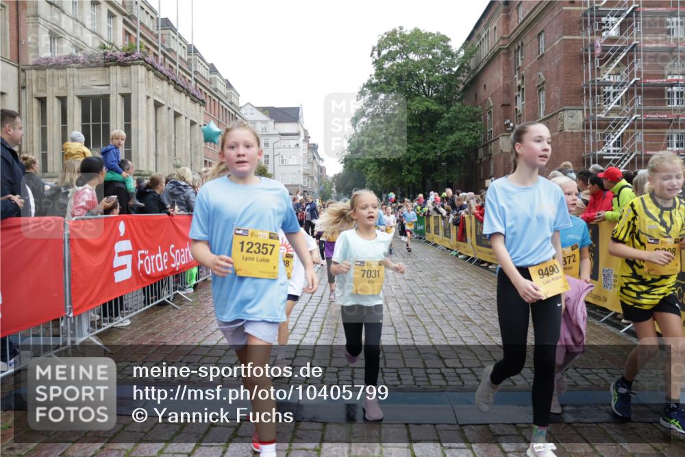 13.09.2026 - Kiel Lauf Yannick Fuchs http://msf.ph/oto/10405799 13.09.2026 08:57:52 Ziel 57, 1520, 2326, 2964, 3020, 3359, 3375, 3691, 4182, 4185, 4321, 5093, 5219, 5666, 5733, 5895, 6056, 7058, 7604, 7609, 8668, 8838, 9085, 9582, 9870, 9872, 10757, 10847, 10889, 11144, 11227, 11339, 11640, 11860, 12157, 160, 406, 689, 700, 1051, 1546, 1714, 1769, 2128, 2129, 2439, 3359, 3382, 4321, 4382, 4383, 4834, 5006, 5219, 5244, 5762, 5765, 5984, 6459, 7478, 7547, 7608, 7715, 9062, 9324, 9579, 10876, 10892, 11356, 1462, 1791, 2908, 3567, 3891, 4025, 8674, 8675, 8682 meine-sportfotos.de