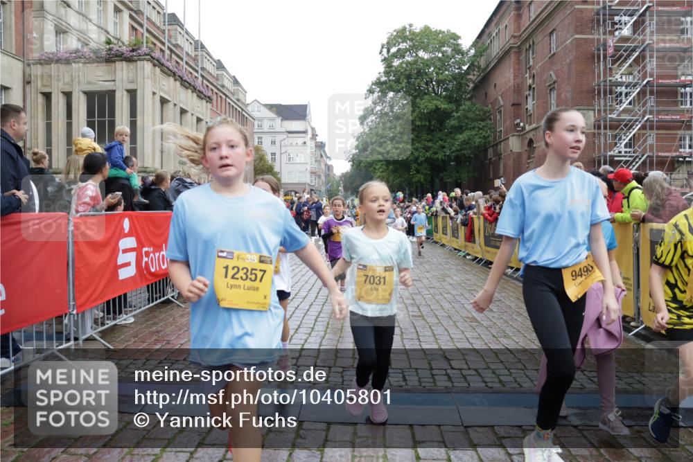 13.09.2026 - Kiel Lauf Yannick Fuchs http://msf.ph/oto/10405801 13.09.2026 08:57:52 Ziel 57, 1520, 2326, 2964, 3020, 3359, 3375, 3691, 4182, 4185, 4321, 5093, 5219, 5666, 5733, 5895, 6056, 7058, 7604, 7609, 8668, 8838, 9085, 9582, 9870, 9872, 10757, 10847, 10889, 11144, 11227, 11339, 11640, 11860, 12157, 160, 406, 689, 700, 1051, 1546, 1714, 1769, 2128, 2129, 2439, 3359, 3382, 4321, 4382, 4383, 4834, 5006, 5219, 5244, 5762, 5765, 5984, 6459, 7478, 7547, 7608, 7715, 9062, 9324, 9579, 10876, 10892, 11356, 1462, 1791, 2908, 3567, 3891, 4025, 8674, 8675, 8682 meine-sportfotos.de