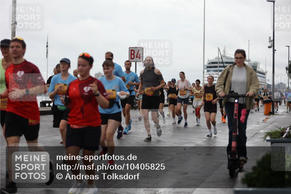 13.09.2026 - Kiel Lauf Andreas Tolksdorf http://msf.ph/oto/10405825 13.09.2026 11:07:30 Kiellinie 4, 169, 905, 6227, 8360, 742 meine-sportfotos.de