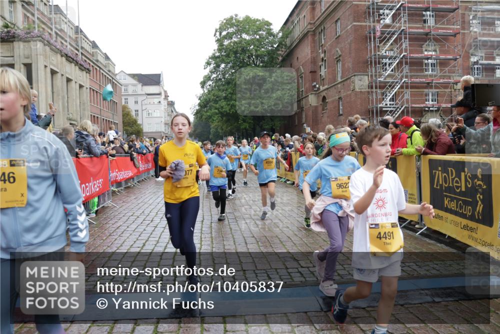 13.09.2026 - Kiel Lauf Yannick Fuchs http://msf.ph/oto/10405837 13.09.2026 08:57:57 Ziel 57, 1791, 2326, 2964, 3020, 3891, 4025, 4185, 5093, 5666, 5895, 6056, 6984, 7058, 7604, 8668, 8674, 8675, 8682, 8838, 9085, 9582, 9870, 9872, 10757, 10847, 10889, 11142, 11144, 11227, 11339, 11640, 11860, 12157, 160, 406, 689, 700, 1051, 1520, 1546, 1714, 1769, 2128, 2129, 2439, 3359, 3375, 3691, 4182, 4321, 4382, 4383, 4834, 5006, 5219, 5244, 5733, 5762, 5765, 5984, 6459, 7058, 7478, 7547, 7608, 7609, 7715, 9062, 9324, 9579, 10876, 11356, 734, 1462, 2908, 3567 meine-sportfotos.de