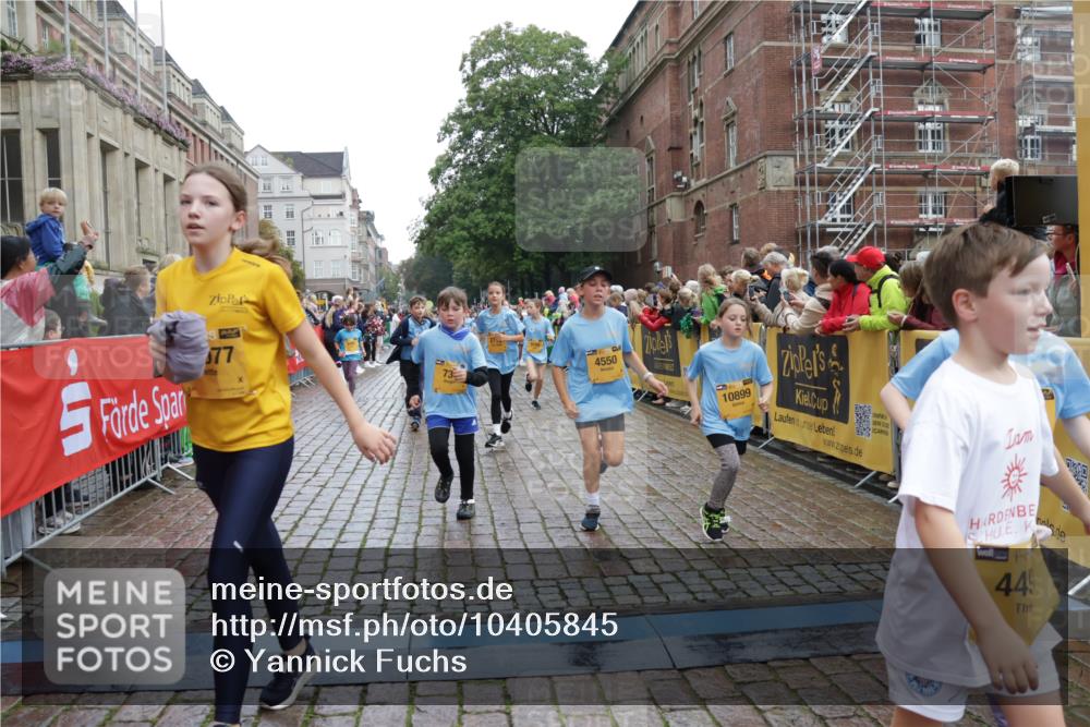 13.09.2026 - Kiel Lauf Yannick Fuchs http://msf.ph/oto/10405845 13.09.2026 08:57:57 Ziel 57, 1791, 2326, 2964, 3020, 3891, 4025, 4185, 5093, 5666, 5895, 6056, 6984, 7058, 7604, 8668, 8674, 8675, 8682, 8838, 9085, 9582, 9870, 9872, 10757, 10847, 10889, 11142, 11144, 11227, 11339, 11640, 11860, 12157, 160, 406, 689, 700, 1051, 1520, 1546, 1714, 1769, 2128, 2129, 2439, 3359, 3375, 3691, 4182, 4321, 4382, 4383, 4834, 5006, 5219, 5244, 5733, 5762, 5765, 5984, 6459, 7058, 7478, 7547, 7608, 7609, 7715, 9062, 9324, 9579, 10876, 11356, 734, 1462, 2908, 3567 meine-sportfotos.de